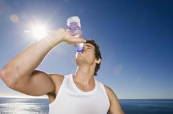 Vsako jutro bi morali popiti šest decilitrov vode. Zakaj?