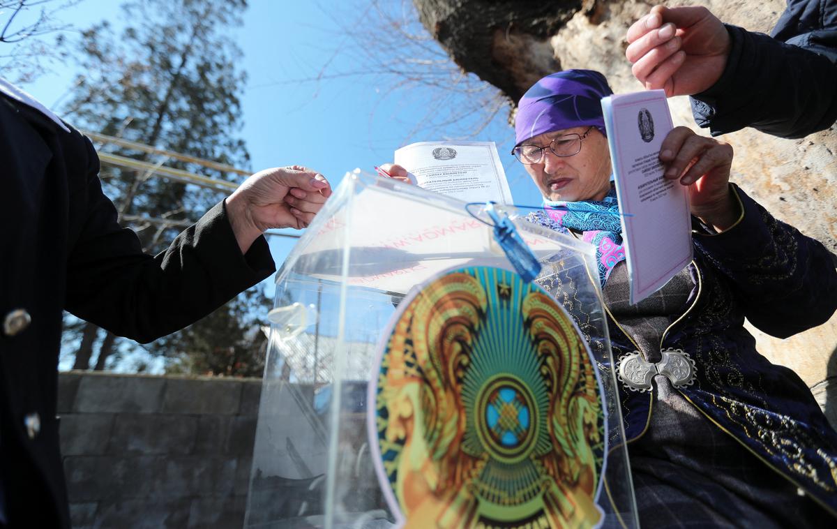 Kazahstan, volitve | Skupno na volitvah kandidira 12.451 kandidatov, od tega 716 za spodnji dom parlamenta in 11.735 za občinske svete, poroča avstrijska tiskovna agencija APA. | Foto Reuters