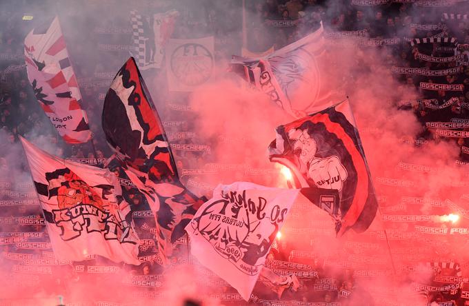 Zmago Eintrachta v Rimu pri Laziu je pozdravilo več tisoč navijačev nemškega prvoligaša. | Foto: Reuters