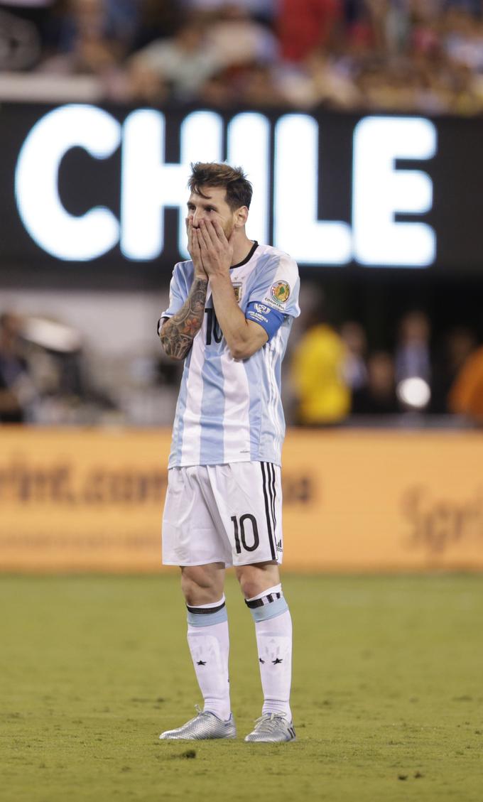 Kapetan Argentine je z njo že štirikrat igral v finalih velikih tekmovanj, a vselej izgubil. Nazadnje leta 2016. | Foto: Reuters