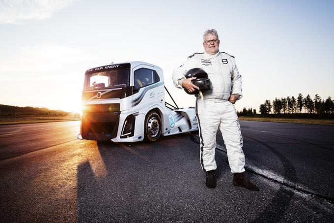 Za volanom je sedel Boije Ovebrink, nekdanji evropski prvak v dirkanju s tovornjaki. | Foto: Volvo