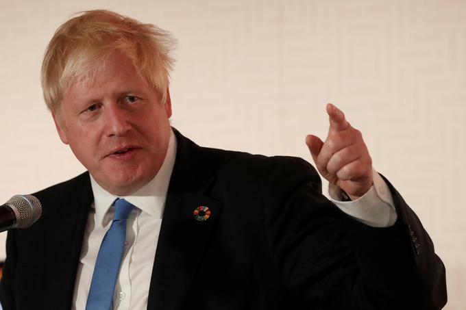 Britanski premier Boris Johnson vztraja, da bo dobra tri leta po referendumu in izglasovanemu odhodu iz EU Veliko Britanijo zdaj dokončno popeljal iz unije - z dogovorom ali brez. | Foto: Reuters