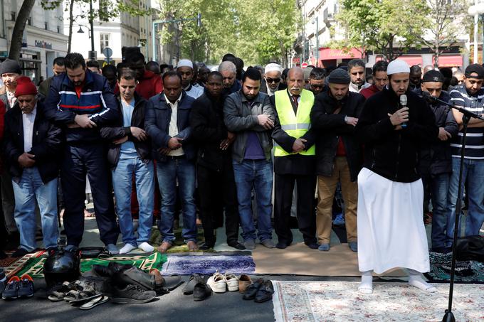 V Franciji živi več kot 5,7 milijona muslimanov. Do leta 2050 naj bi njihovo število naraslo na več kot osem milijonov. Mladi muslimani v Franciji se v zadnjih letih vse bolj versko radikalizirajo.  | Foto: Reuters
