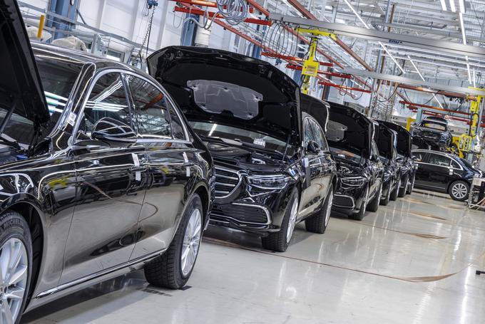 Mercedes-Benz v tovarni izdeluje razred S in električno različico EQS. | Foto: Mercedes-Benz