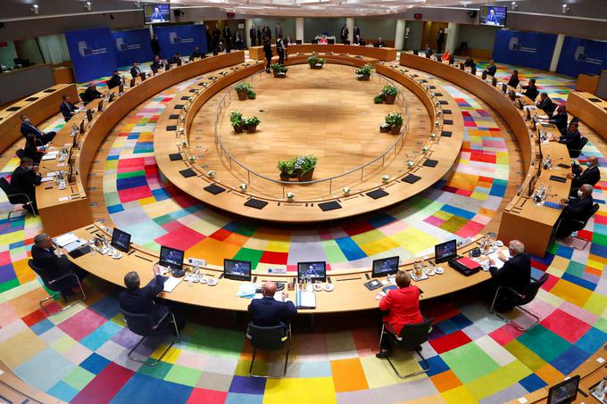 Evropski voditelji v Bruslju rešujejo vprašanje upravljanja sredstev za okrevanje. | Foto: Reuters