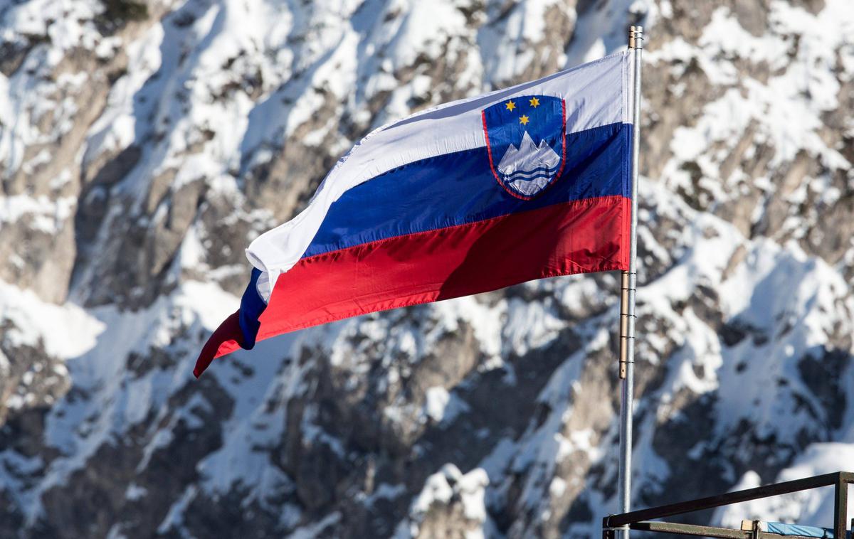 slovenska zastava navijači | V nemirnem 20. stoletju je slovenskemu narodu uspelo ustanoviti lastno državo. | Foto Guliverimage