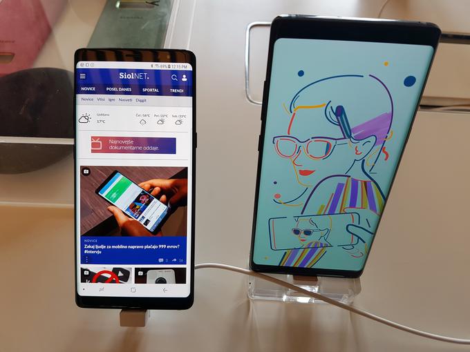Kljub svoji velikosti se Note 8, pravijo pri Samsungu, lepo prilega enoročni uporabi, za kar poskrbi rahla ukrivljenost. | Foto: Srdjan Cvjetović