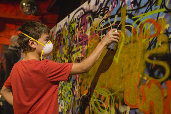 Na Grafitarnici, delavnici v Gali hali na Metelkovi, bodo mladi na temo poezije delali grafite v različnih tehnikah. | Foto: Nejc Ketiš