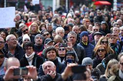 Na Hrvaškem več tisoč ljudi protestiralo proti ukrepom