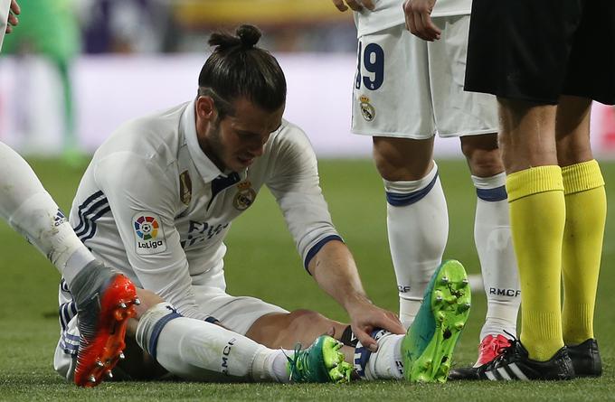 Gareth Bale je v zadnjem času več kot na igrišču zaradi poškodb preživel na tribunah, zato se zdi najmanj pogrešljiv pri sanjskem napadu BBC. In Manchester United išče vrhunskega krilnega napadalca. | Foto: Reuters