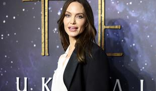 Angelino Jolie skrbijo posledice vojne za otroke