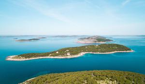 Luksuzni hrvaški otok: gostje prišli, letovišče brez vode in elektrike