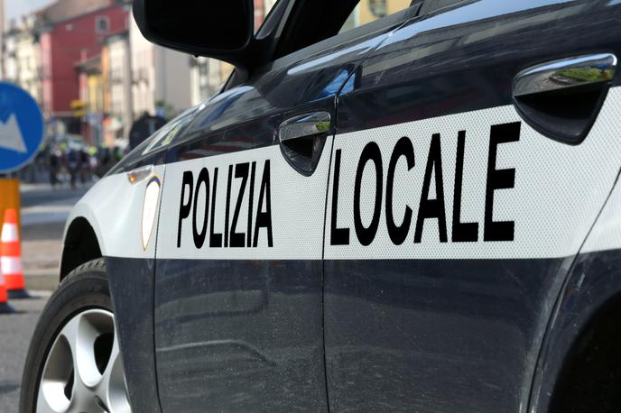 Italijanska policija | Pri evakuaciji okoli polovice od 87 tisoč prebivalcev mesta Brindisi je pomagalo več kot tisoč pripadnikov varnostnih sil in okoli 250 prostovoljcev. | Foto Thinkstock
