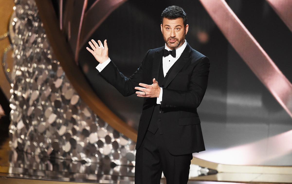Jimmy Kimmel | Na Emmyjih skoraj nič ni bilo tako kot prejšnja leta, ena redkih stalnic je bil voditelj Jimmy Kimmel, ki pa je bil tokrat v dvorani sam, brez občinstva. | Foto Getty Images