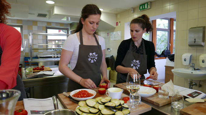 Na Luštnih kuharskih delavnicah do tečajniki pripravilištiri jedi s paradižnikom Lušt. | Foto: 