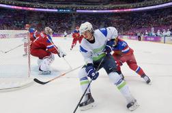 Hokejisti namučili mogočne Ruse, biatlonci streljali slabo