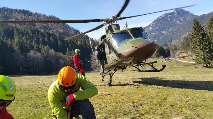Dežurstev med gorskimi reševalci. razen dežurne helikopterske ekipe na Brniku, ki je na voljo v času poletne sezone, ni, oziroma so interne narave. | Foto: 