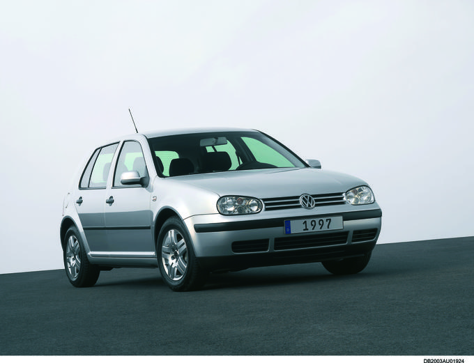 Raziskovalci so razkrili, da so s prestrezanjem signala hekerji ustvarili "klon" avtomobilskega ključa. V kombinaciji s prej pridobljeno kriptografsko šifro – ena za 25 milijonov vozil – so s tem ključem nato preizkusni avtomobil Volkswagna lahko odklenili, kadarkoli so želeli. | Foto: Volkswagen