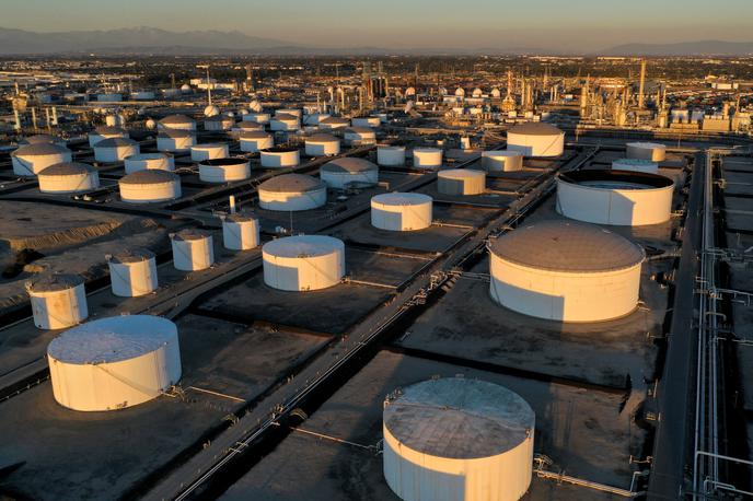 Skladišče naftnih derivatov v Los Angelesu | Foto Reuters