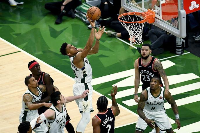 Giannis Antetokounmpo, Milwaukee Bucks | Košarkarji Milwaukee Bucks so pred domačimi navijači dosegli še drugo zaporedno zmago. | Foto Getty Images