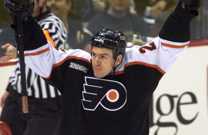 Najdaljšo tekmo lige NHL v novejšem obdobju je v 92. minuti podaljška, v 152. minuti, leta 2000 odločil Philadelphiin Keith Primeau. | Foto: Reuters