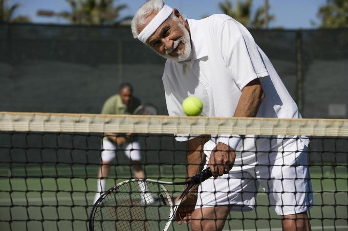 Poškodbe pri tenisu niso redke, zato je priporočljivo, da si na začetku vzamete teniškega učitelja. | Foto: 
