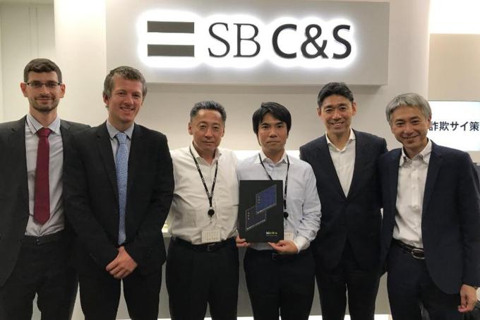 Vodstvo XLAB in družbe OceanBridge, ki je glavni poslovni in komercialni partner ljubljanskega podjetja na Japonskem, na sedežu SB C&S v Tokiu.  | Foto: ISL Online