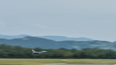 Slovenijo sta ponovno preletavala vojaška lovca F-16 #foto #video