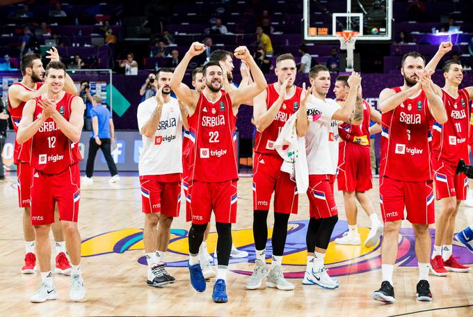 Srbski košarkarji so se tako razveselili uvrstitve v veliki finale. | Foto: Vid Ponikvar
