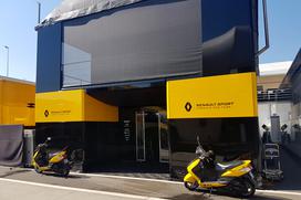 Formula 1 osebno - dan z mehaniki v Renaultovi garaži