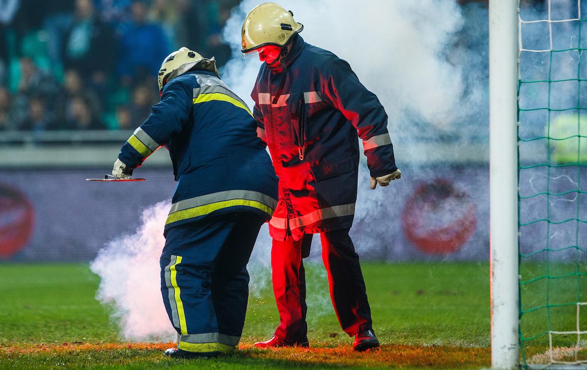 Olimpija Maribor navijači gasilci | Foto Grega Valančič/Sportida