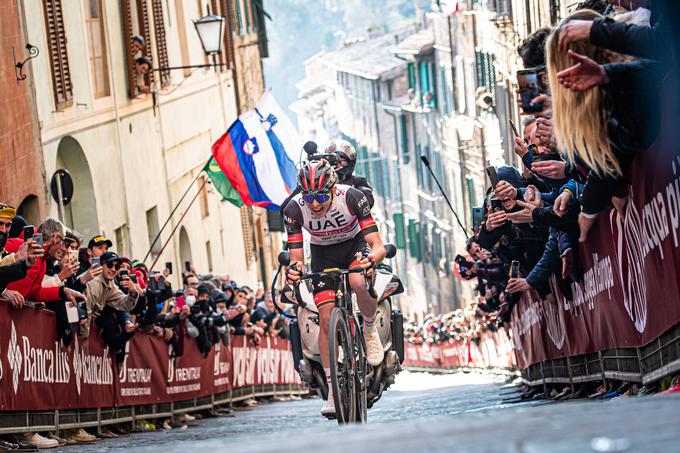Tadej Pogačar bo sezono začel 2. marca na italijanski klasiki Strade Bianche. | Foto: Guliverimage