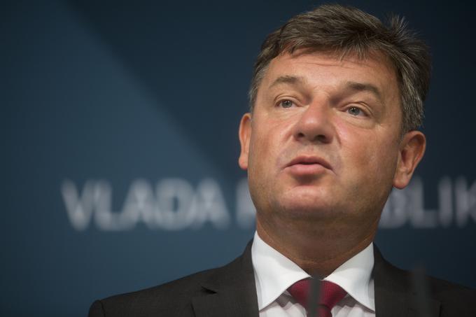 Minister za infrastrukturo Peter Gašperšič trdi, da predlagani ukrep ni namenjen "reševanju naložbe v Teš 6". | Foto: Matej Leskovšek