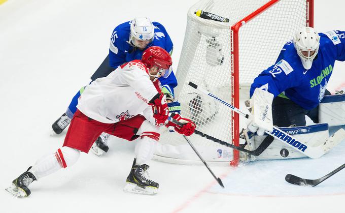 Gašper Krošelj je dokazal, da je zasluženo številka ena v slovenskih vratih. Zaustavil je vseh 32 poskusov Dancev in si prislužil naziv najkoristnejšega igralca tekme. | Foto: Vid Ponikvar