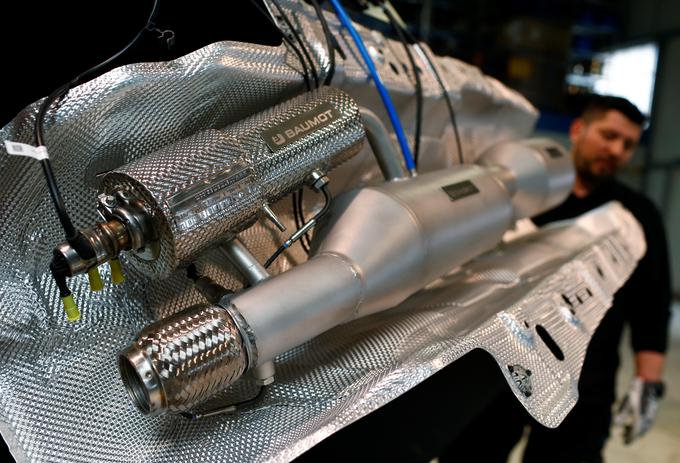 Novi merilni testi lahko trajajo tudi do dva meseca. Avtomobilski proizvajalci so se nanje prilagodili z vgradnjo filtrov trdnih delcev. | Foto: Reuters