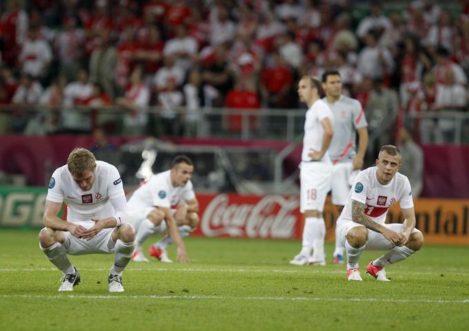 Razočaranje poljskih reprezentantov po porazu s Češko (0:1) v Vroclavu. | Foto: Reuters