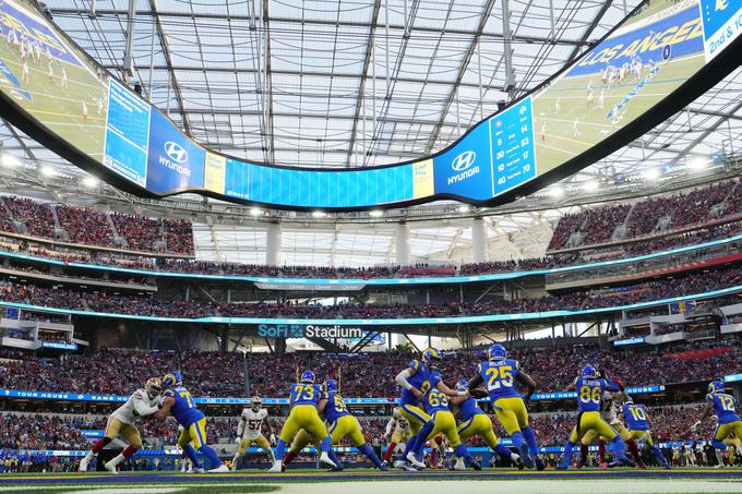 Super Bowl LVI bo 14. februarja ob pol enih zjutraj na modernem stadionu v Ingelwoodu. | Foto: Reuters