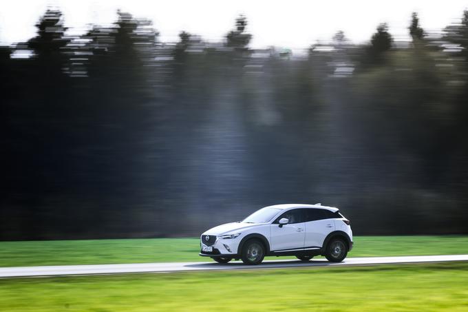 Mazda CX-3: v tem avtomobilu je voznik lahko vedno osredotočen na cesto. | Foto: Klemen Korenjak