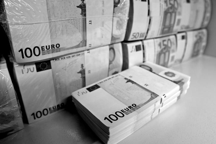 Denar, evri, 100 evrov | Foto Reuters