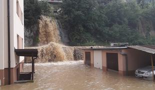 Deroča voda v Kisovcu za seboj pustila pravo razdejanje  #foto #video