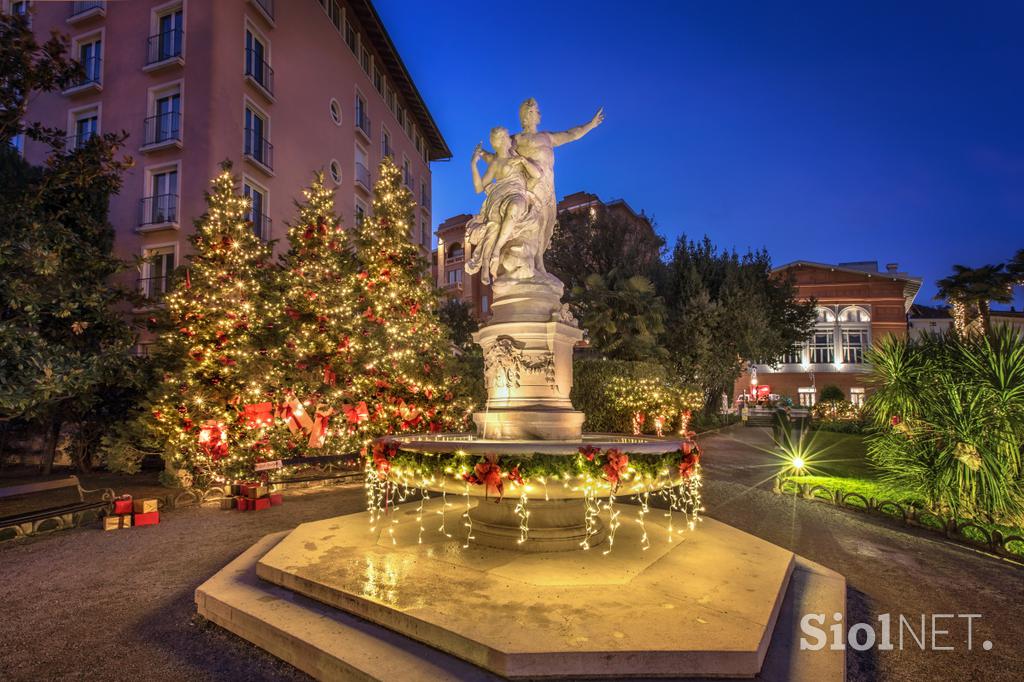 Opatija_Advent_Croatia_Christmas_stellar_couple_Vasja_Pinzovski_1200