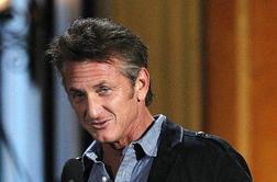 Sean Penn si ni želel resne zveze s Scarlett Johansson