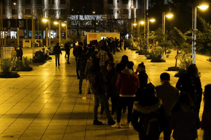 Portugalska vlada je sicer več ukrepov na področju javnega zdravja ponovno uvedla že v začetku decembra. Da bi zmanjšala stike po prazničnih srečanjih, je 25. novembra napovedala podaljšanje šolskih počitnic in obvezno delo na daljavo v prvem tednu januarja. | Foto: Reuters