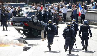 Taksisti ohromili promet v Parizu in Marseillu (foto)