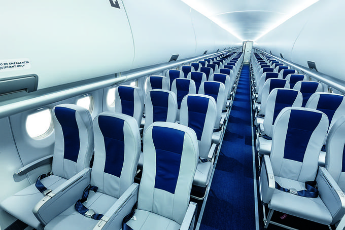 Glede na konfiguracijo sedišč lahko letalo sprejme od 87 do 108 potnikov. | Foto: Thomas Hilmes/Wikimedia Commons
