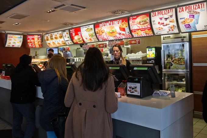 Prihodki podjetja Alpe-Panon, upravljavca slovenskih restavracij McDonald's, se v zadnjih letih gibljejo med 27 in 28 milijoni evrov. | Foto: Bor Slana
