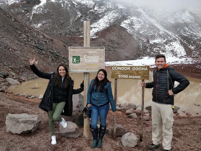 "To je Chimborazo. Prvič sem se povzpel nad pet tisoč metrov. Sam vrh sicer sega nad šest tisoč metrov nadmorske višine," pravi Tilen. | Foto: osebni arhiv/Lana Kokl