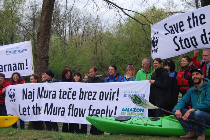 reka Mura | Kampanja Rešimo Muro je nastala na pobudo lokalnih pomurskih nevladnih organizacij, ki se že desetletja borijo, da bi Muro ohranili kot prosto tekočo reko brez hidroenergetskih jezov. | Foto STA