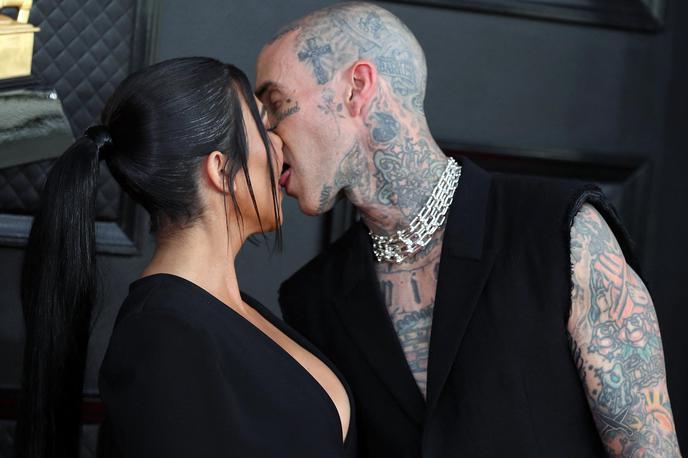 grammy 2022 | Kourtney Kardashian in Travis Barker na nedeljski podelitvi grammyjev, po kateri naj bi se poročila. | Foto Reuters