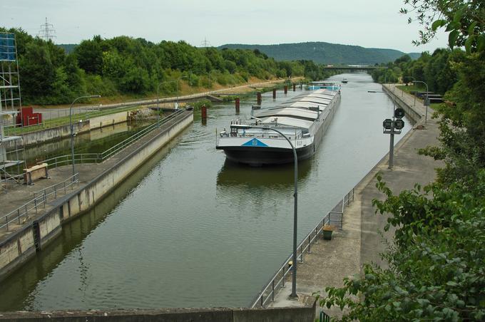 Po kanalu Ren-Majna-Donava med mestoma Hilpoltstein in Bachhausen na Bavarskem se lahko s plovilom povzpnete na kar 406 metrov. | Foto: Wikipedia